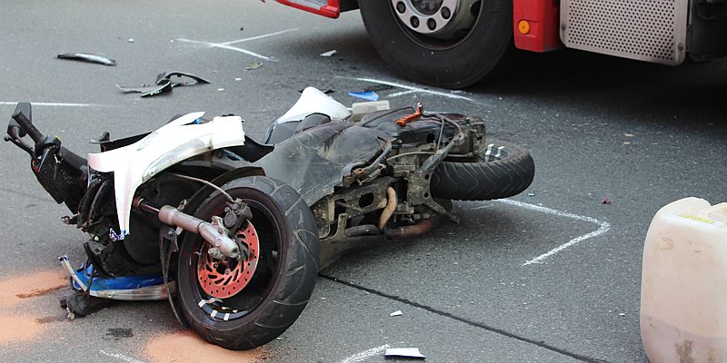 17-jähriger Rollerfahrer verunfallt