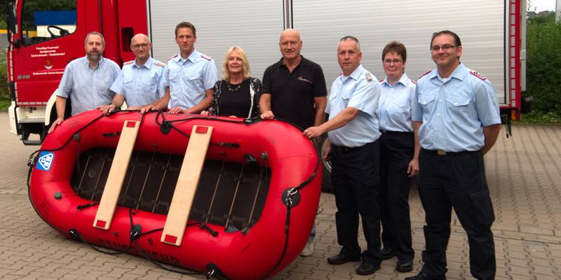 Deutsche Schlauchboot spendet Rettungsboot