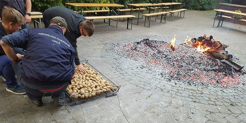 Kartoffelbraten der Freiwilligen Feuerwehr Halle