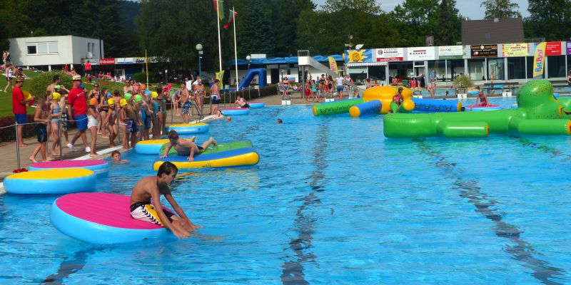 Saisonende und Pool-Party im Freibad Bevern