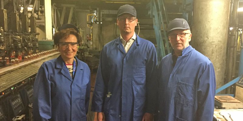 Sabine Tippelt besucht die Noelle + von Campe Glashütte GmbH in Boffzen