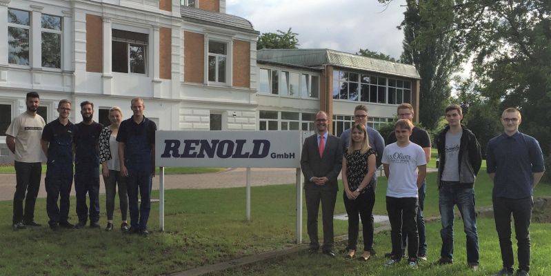 Renold GmbH freut sich über die Ausgelernten und begrüßt neue Auszubildende