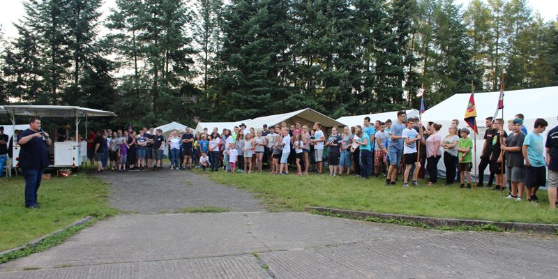 Jugendfeuerwehren des Landkreises Holzminden schlagen ihre Zelte in Zichtau bei Gardelegen auf