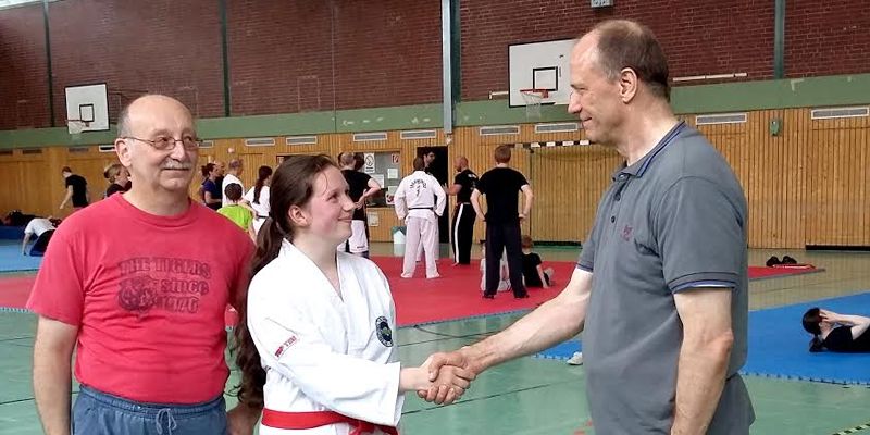 Taekwon-Do beim MTV Boffzen bleibt in der Erfolgsspur: Celine Schreiber absolviert Prüfung in Dortmund