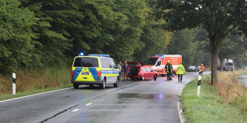 Verkehrsunfall auf nasser Fahrbahn zwischen Delligsen und Grünenplan