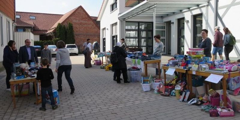 1. Georgsbörse – ein voller Erfolg! Flohmarktverkauf von Kinderspielzeug und Kinderkleidung im Delligser Familienzentrum 