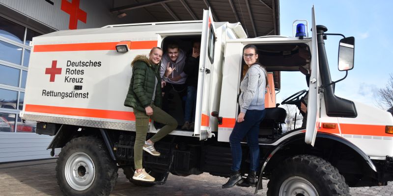 Im Unimog und am EKG - Schüler erleben die Rettungswache