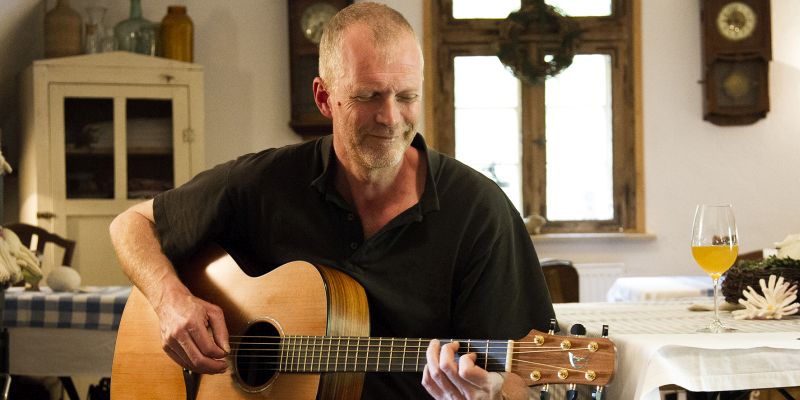 Konzert im Café - Robby Ballhause zu Gast im Mehrgenerationenhaus Eschershausen