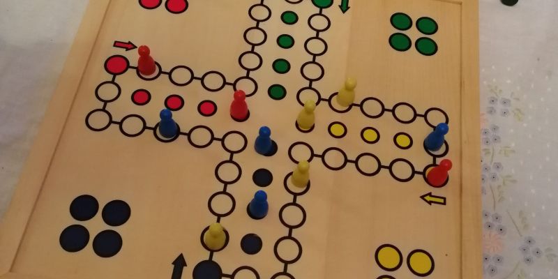 Saisoneröffnung Sonntags-Café mit KinderZeit - „Spielenachmittag für die ganze Familie“