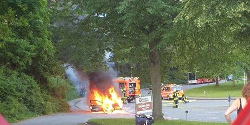 Technischer Defekt führt zu Vollbrand eines Pkws