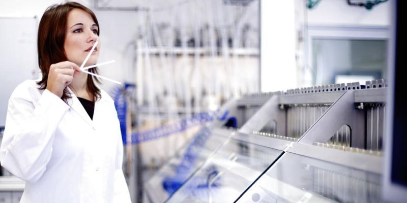 Symrise neutralisiert mit Biotechfirma ChemCom Gerüche
