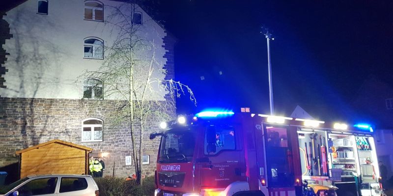 Fürstenberg: Wiederholtes Feuer im Keller eines Mehrfamilienhauses – Fünf Personen flüchten auf das Dach