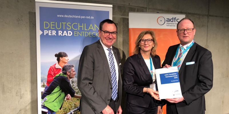 Der Weser-Radweg ist auf Platz 1 -  Ergebnisse der ADFC-Travelbike-Radreiseanalyse 2019 auf der ITB Berlin vorgestellt        