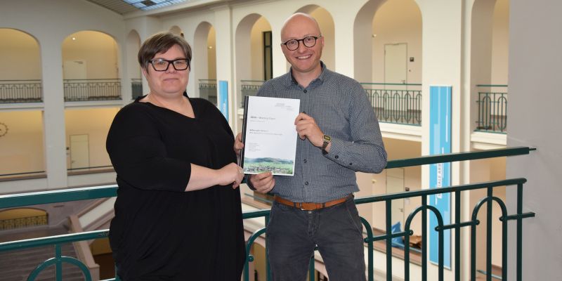 Zukunftszentrum Holzminden-Höxter startet eigene Working Paper Reihe - Erste Ausgabe dokumentiert die Ergebnisse der Tagung „Gehen oder Bleiben?“   