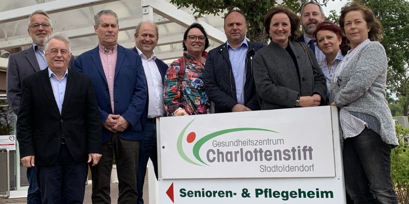 Sylvia Bruns (FDP) mit Michael Schünemann beim SovD in Holzminden und Gesundheitszentrum Stadtoldendorf