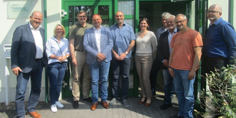 Hi-Tech auf dem Dorf - Michael Schünemann zu Besuch bei Firma Sollingglas in Derental 