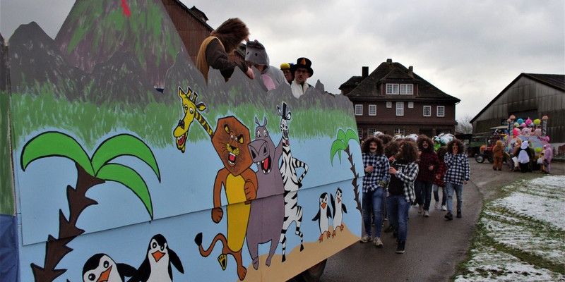 Arholzen startet in die Karnevalszeit - Arholzer Narren auf der Stadtoldendorfer Weihnachtswelt