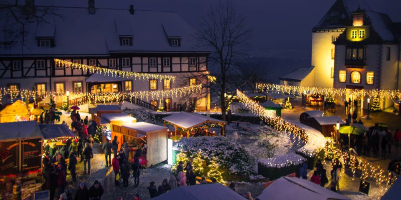 Glanzvolle Verkaufsausstellung und traditioneller Weihnachtsmarkt zur Vorweihnachtszeit in Fürstenberg