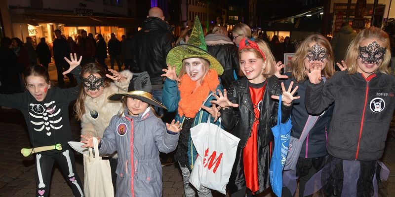 Höxter im Lichterglanz: Stressfreies Einkaufen bei festlicher Beleuchtung