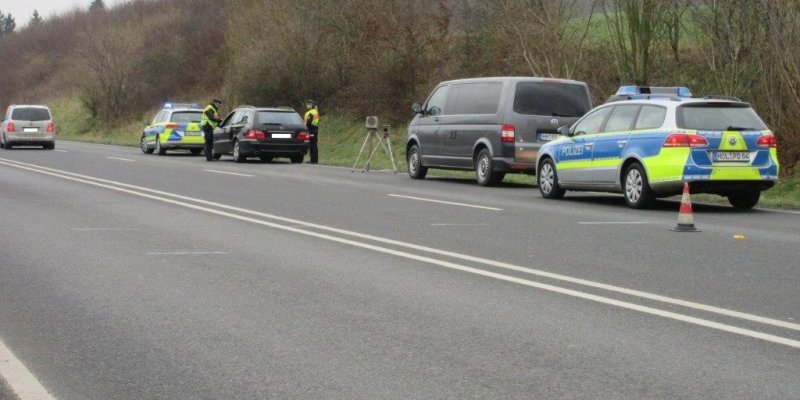 Sonderkontrolle des Polizeikommissariats Holzminden: Einsatz eines neuen LED-Leitsystems