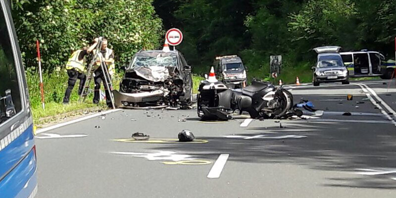 Verkehrsunfall auf dem Kratzeberg - Motorradfahrer tödlich verletzt