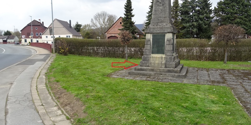 Wer hat eine Kollision mit dem Kriegerdenkmal beobachtet?
