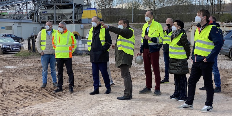 Stephan Weil zu Besuch im Kieswerk Lammert und Reese