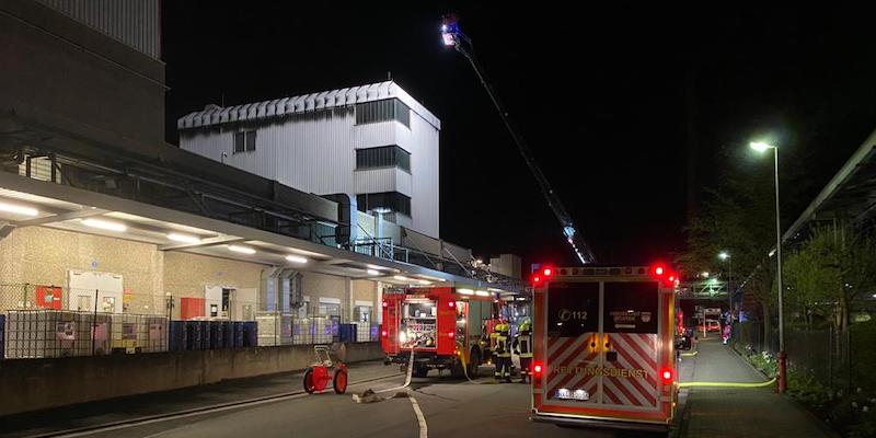 Feuerwehreinsatz: Verpuffung im Symrise-Werk - keine Verletzten 