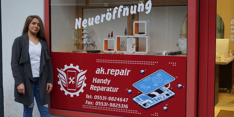 ak.repair feiert Neueröffnung in der Mittleren Straße 1 in Holzminden