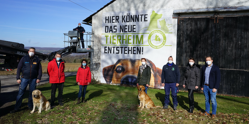 „Hier könnte das neue Tierheim entstehen!“ - Tierschutzverein platziert Banner am Allernbusch