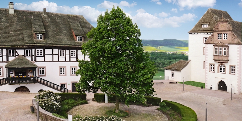 Saisonstart im Museum Schloss Fürstenberg zu Ostern mit Familienprogramm und Hasenmalen