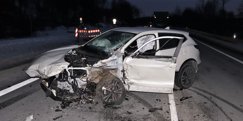 Unfall bei Höxter mit einer schwerverletzten Person