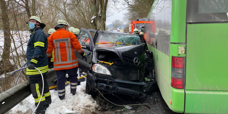 Schwerer Verkehrsunfall zwischen Kuventhal und Wenzen