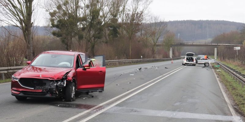 Unfall auf der B 64 zwischen Höxter und Holzminden