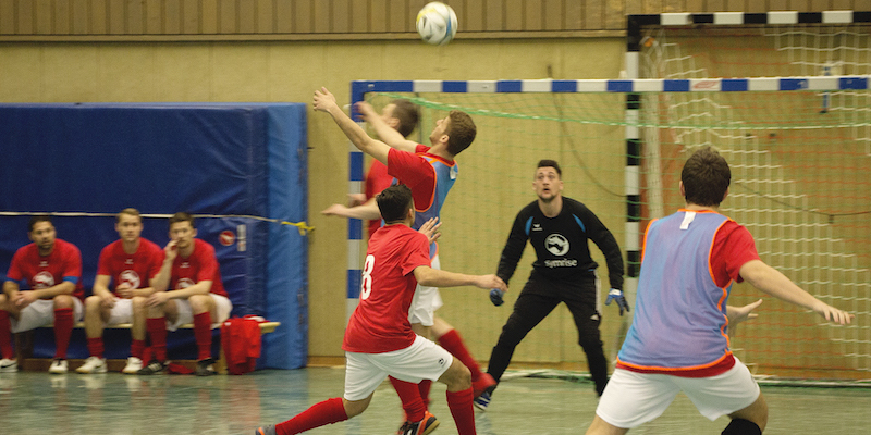 16. Symrise-Hallenturnier: Zwölf Betriebs-Fußballmannschaften wollen siegen