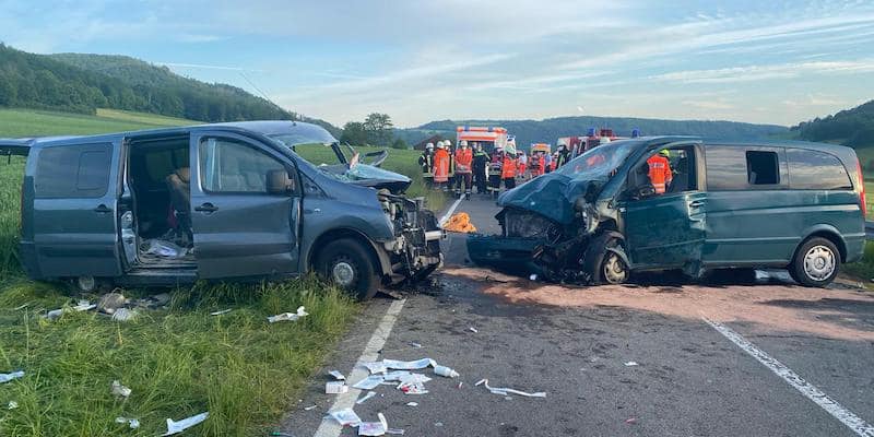 Schwerer Verkehrsunfall zwischen Bodenwerder und Rühle: Fünf Verletzte - darunter zwei Kinder
