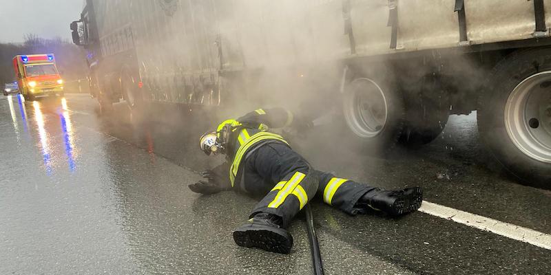 Lkw kurz vor Entzündung: Feuerwehr Eschershausen verhindert Schlimmeres 