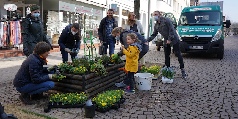 „Holzminden erblüht“ - Die ersten Beete in der Innenstadt sind bepflanzt