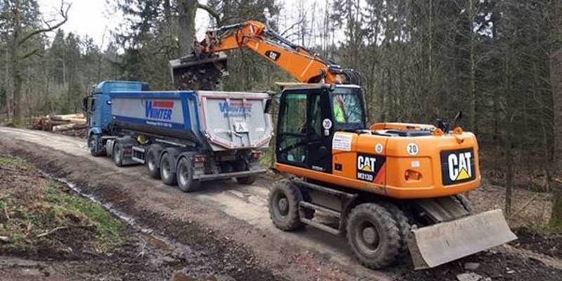 Landesforsten sanieren im Solling die Uslarsche Straße und die Holzstraße