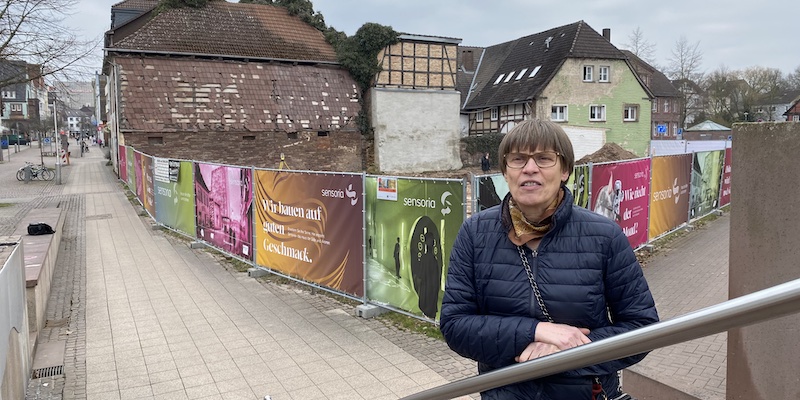 Bauzaunbanner als Blickfang: Stadtmarketing Holzminden startet Öffentlichkeitsarbeit für Sensoria