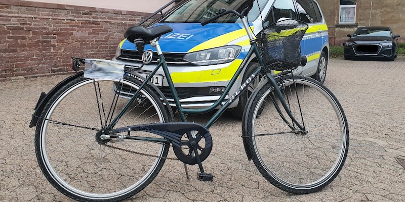 Polizei sucht Besitzer: Wem gehört das sichergestellte Damenrad?