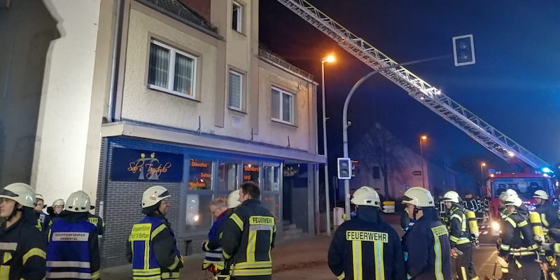 Feuerwehr rettet Leben: Defekte Heizung verursacht Kellerbrand in Lauenförde