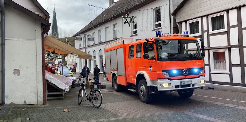 Glück im Unglück: Aufmerksamer Fußgänger meldet Entstehungsbrand in Schaufenster 