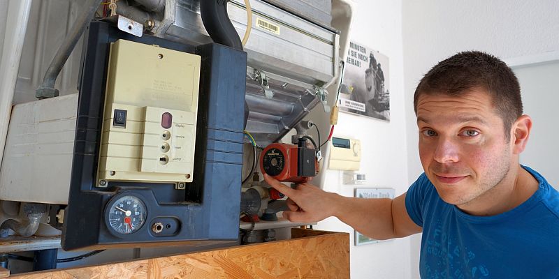 Heizungsvisite: Berater der Klimaschutzagentur beraten Eigentümer kostenfrei in energetischen Fragen rund ums Eigenheim. Foto: rus
