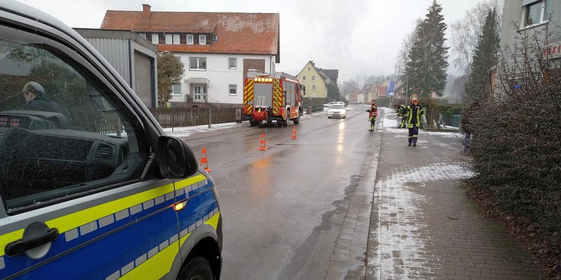 Unbekannter verursacht 100 Meter lange Ölspur