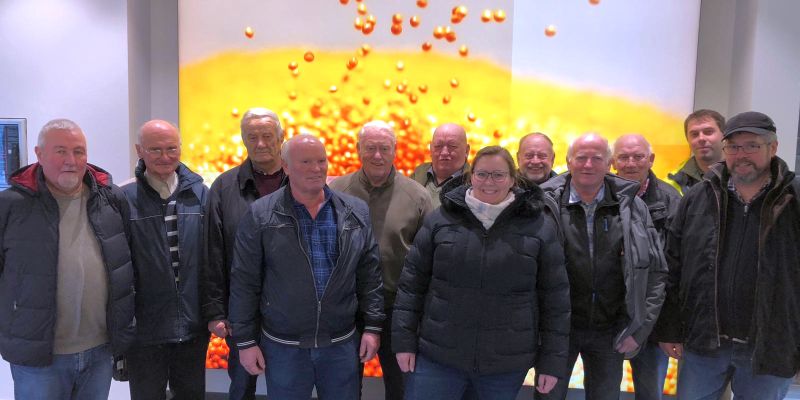Besuch der Alterswehr der Freiwilligen Feuerwehr Stadtoldendorf bei der KWS Saat SE