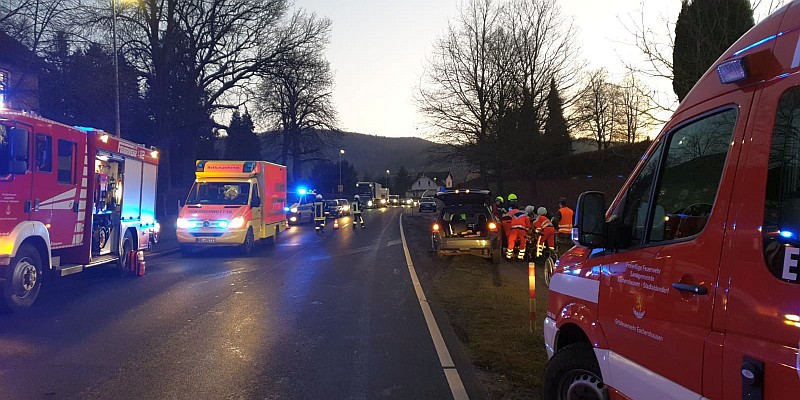 Voll gesperrt: Verkehrsunfall auf der Hauptstraße in Eschershausen